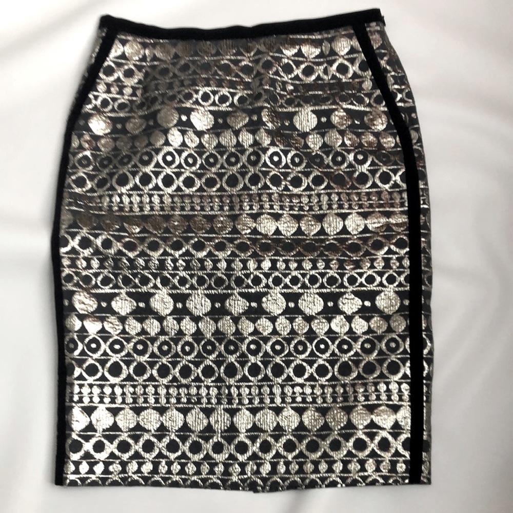 New size 8 MaxMara weekend gold/silver skirt gray and Black details side pockets